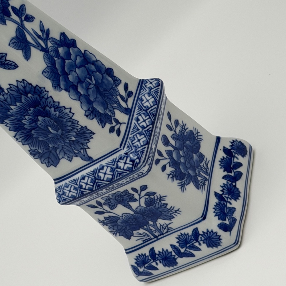Vintage Blue and White Porcelain Floral Obelisk Chinoiserie Tower 13.5 Inch - Picture 4 of 16